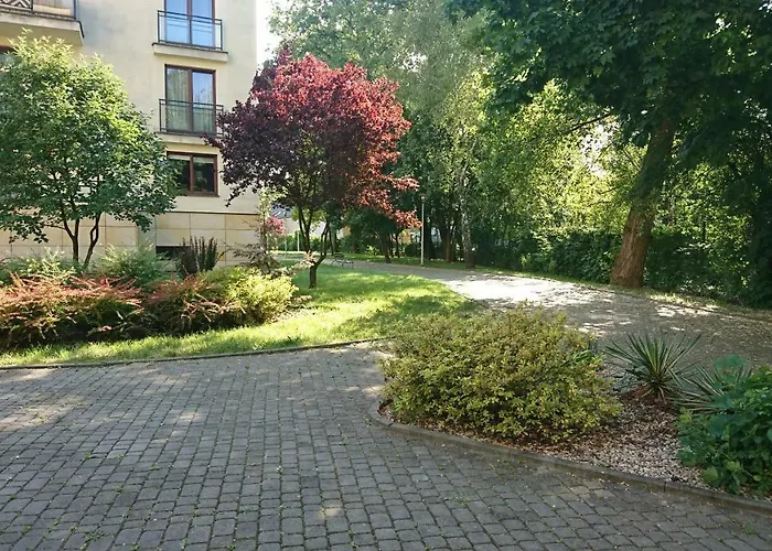 Quiet And Spacious Apartment With Garage Option