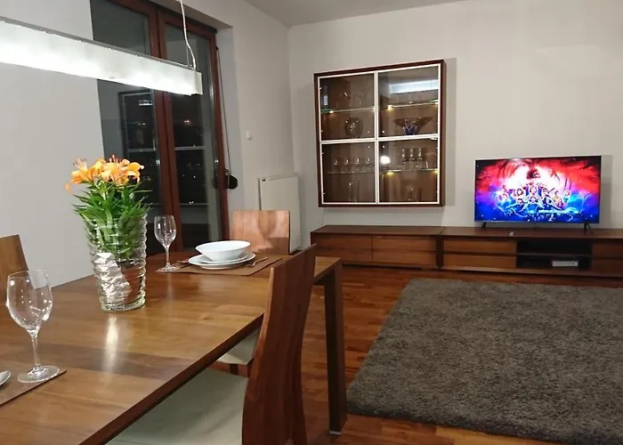 Quiet And Spacious Apartment With Garage Option